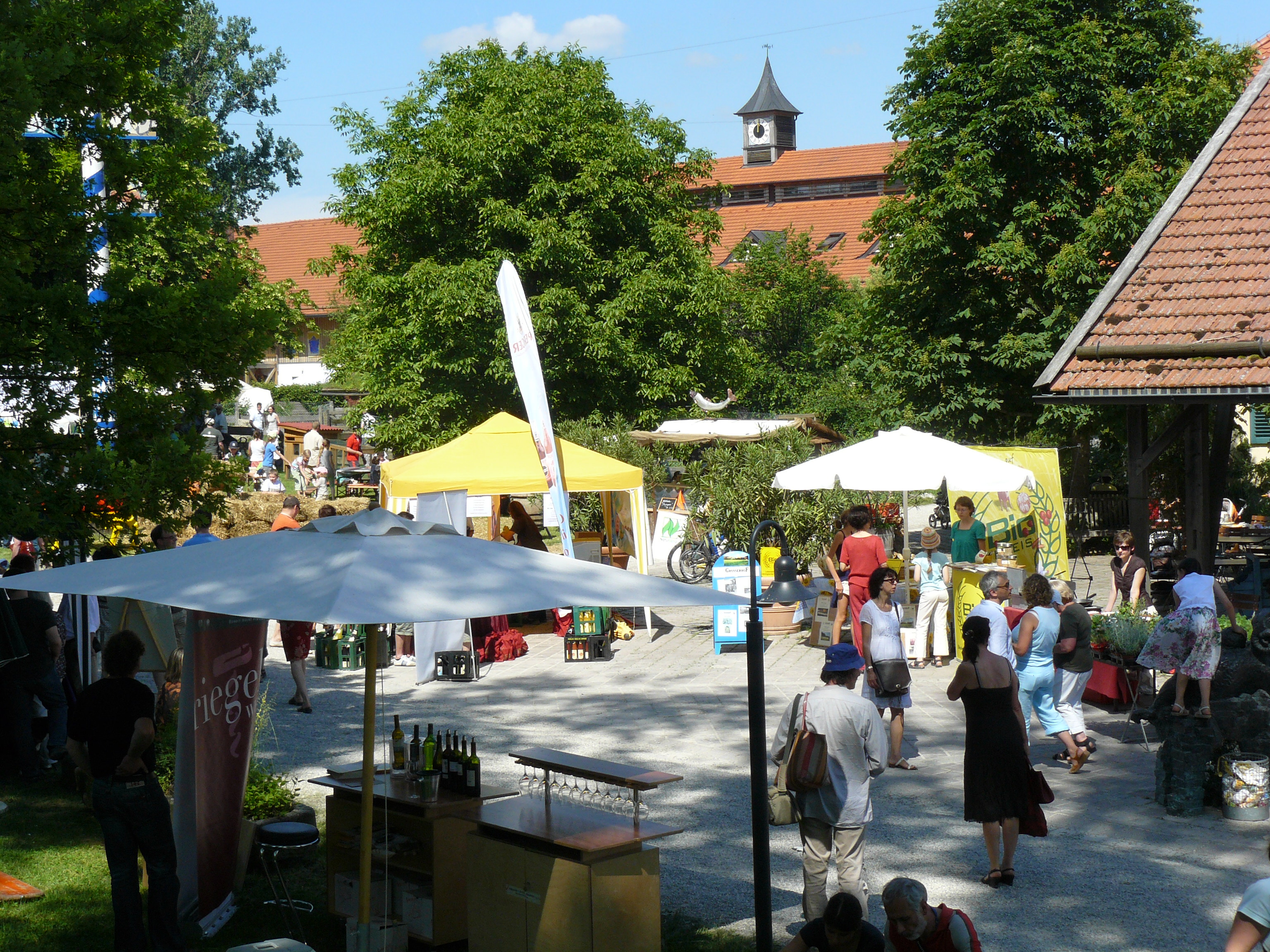 Markt in Hermannsdorf Leider haben wir keinen Alternativtext zu diesem Bild, aber wir arbeiten daran.