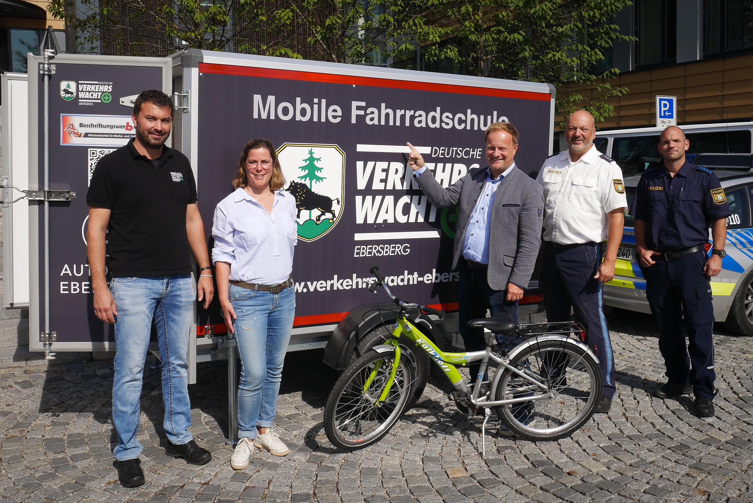 Neuer Schonraumanhänger für die Kreisverkehrswacht Ebersberg 