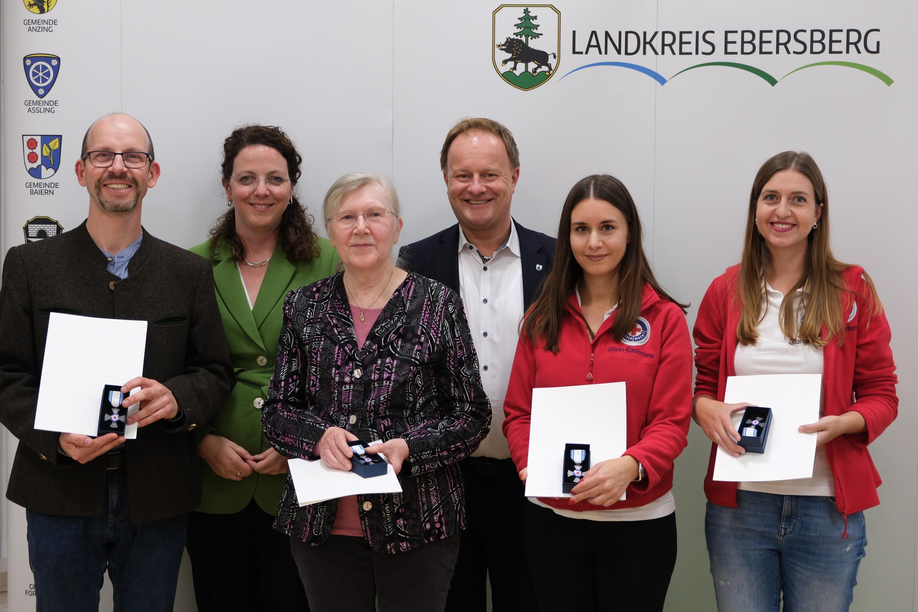 Landrat ehrt Mitarbeiter des Bayerischen Roten Kreuzes