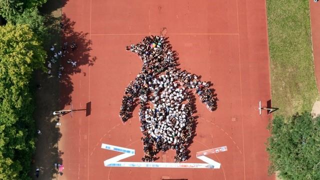 Danilo Fries: Zusammenstehen fürs Klima, Schülerinnen und Schüler des Humboldt Gymnasiums Danilo Fries: Zusammenstehen fürs Klima, Schülerinnen und Schüler des Humboldt Gymnasiums